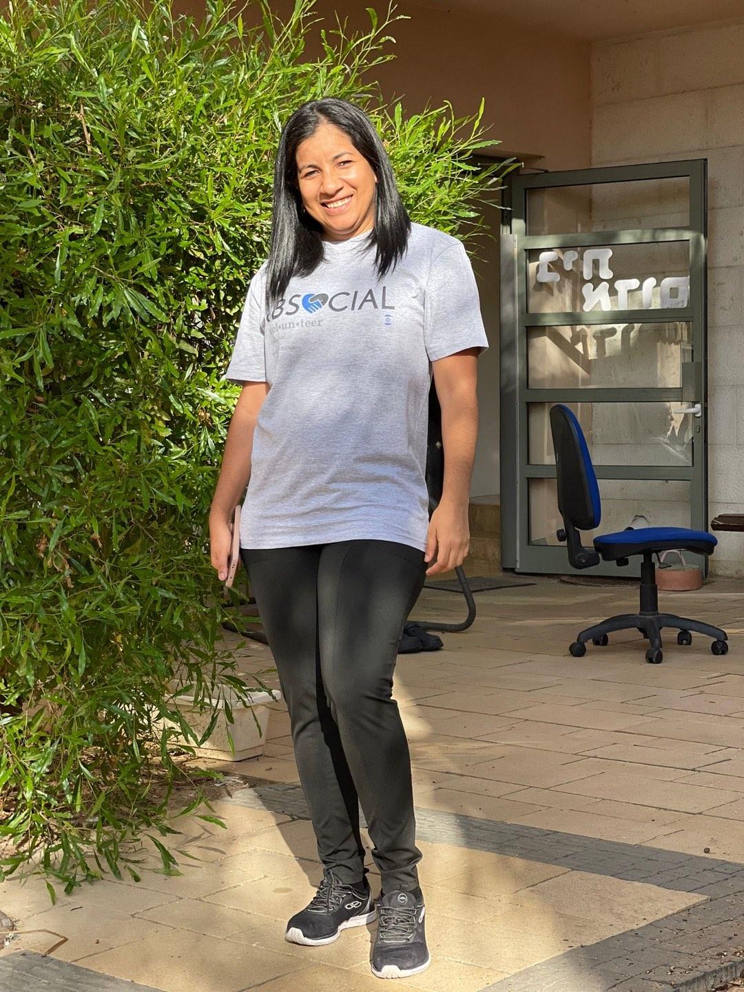 Cássia, voluntária da IB Social, em uma unidade da ALUT em Israel