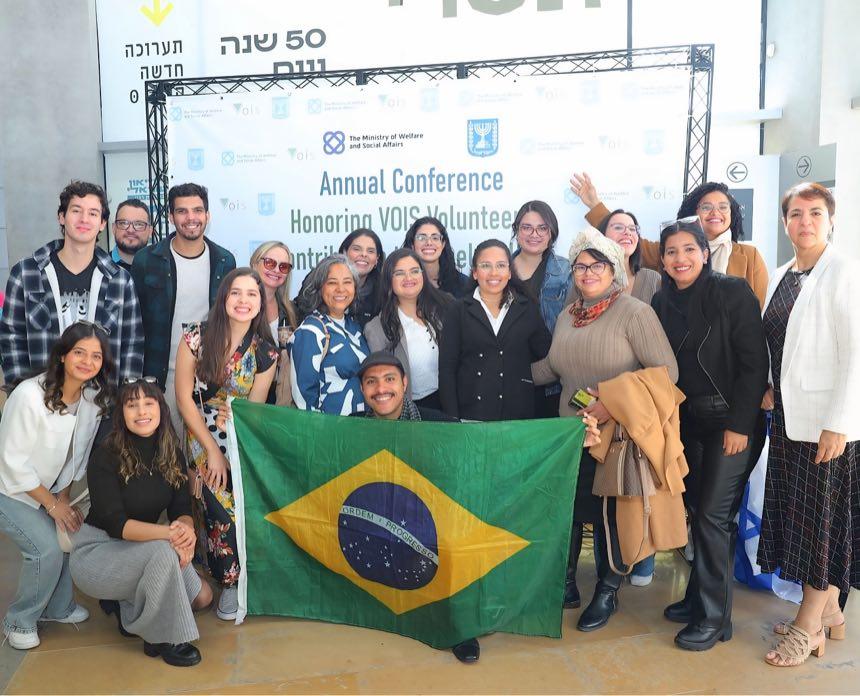 Voluntários brasileiros da IB Social na conferência anual do programa VOIS, em Israel